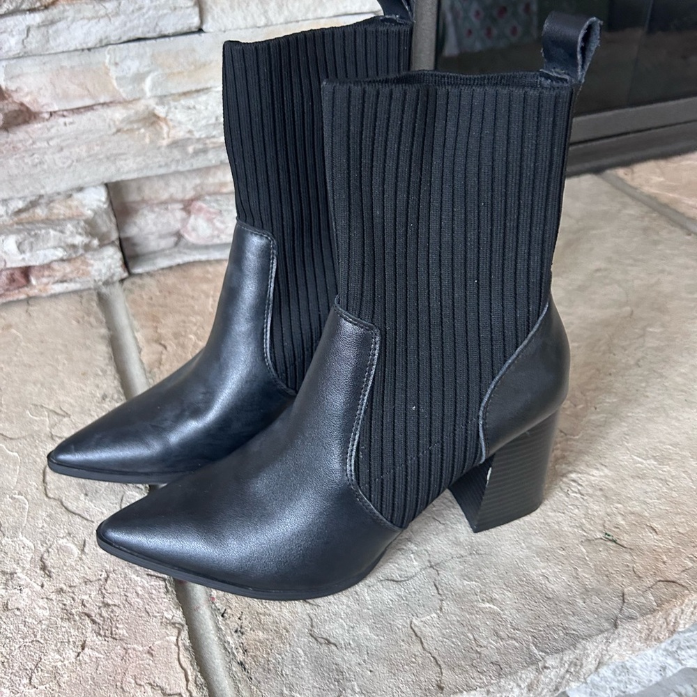 Blondo Black Ribbed Ankle Booties